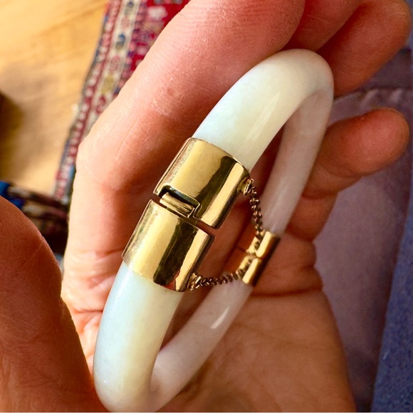 14k Vintage Jadeite hinge bangle bracelet - Picture 6 of 8